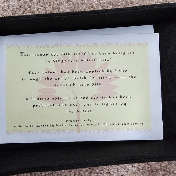 Singapore on Silk floral square scarf - Picture 6 of 7